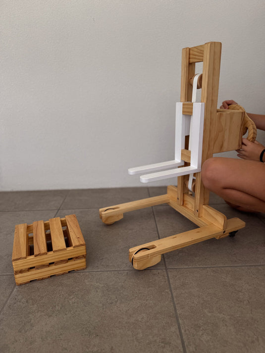 Wooden Forklift & Pallets